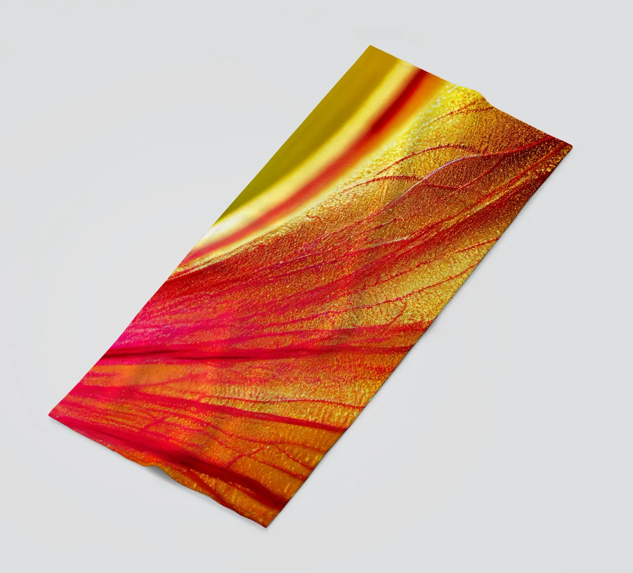 Makro Delonix Regia Blume Strandtuch von Bold Blooms