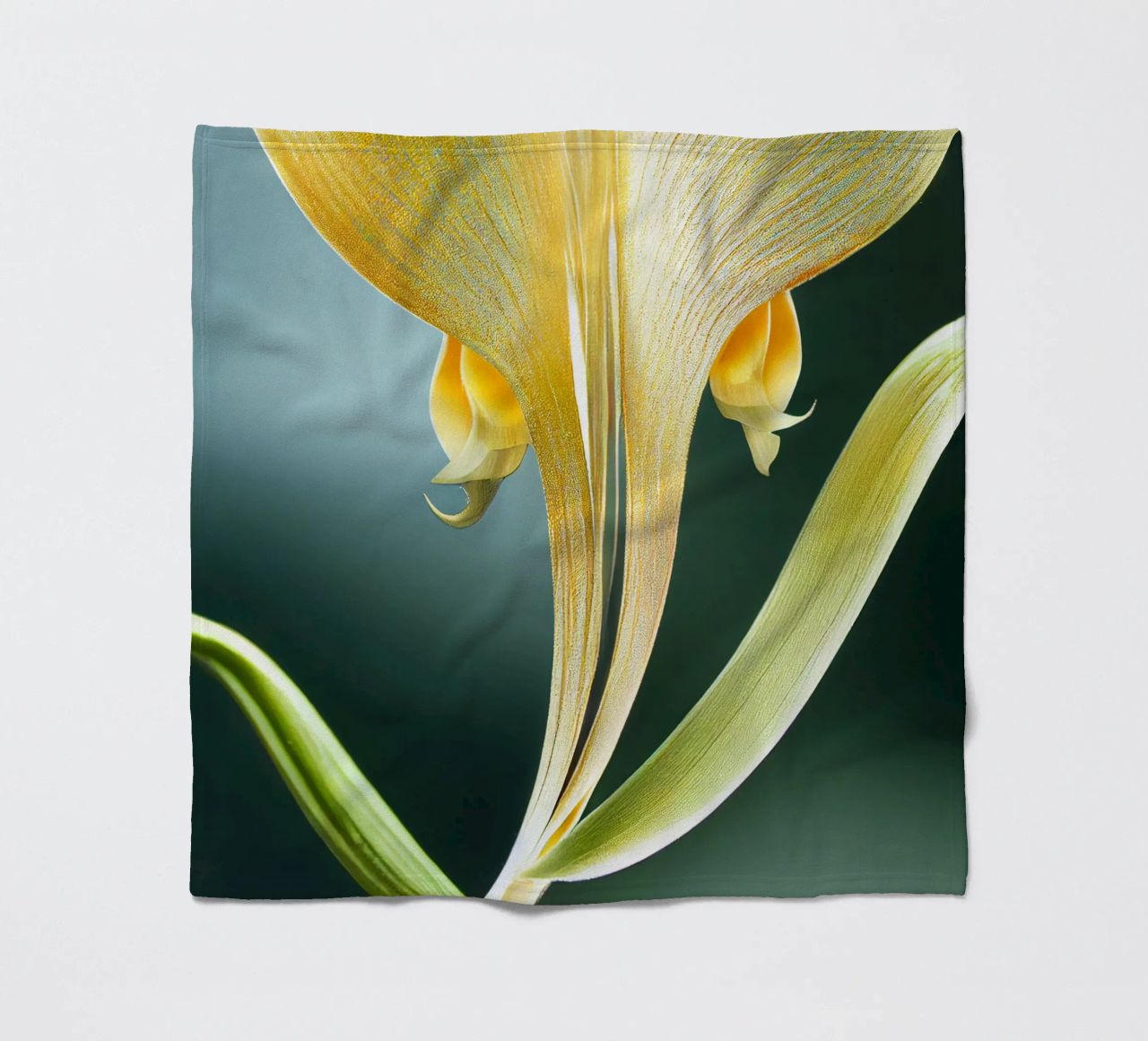 Macro fiore di orchidea coda di volpe coperta in pile da Bold Blooms