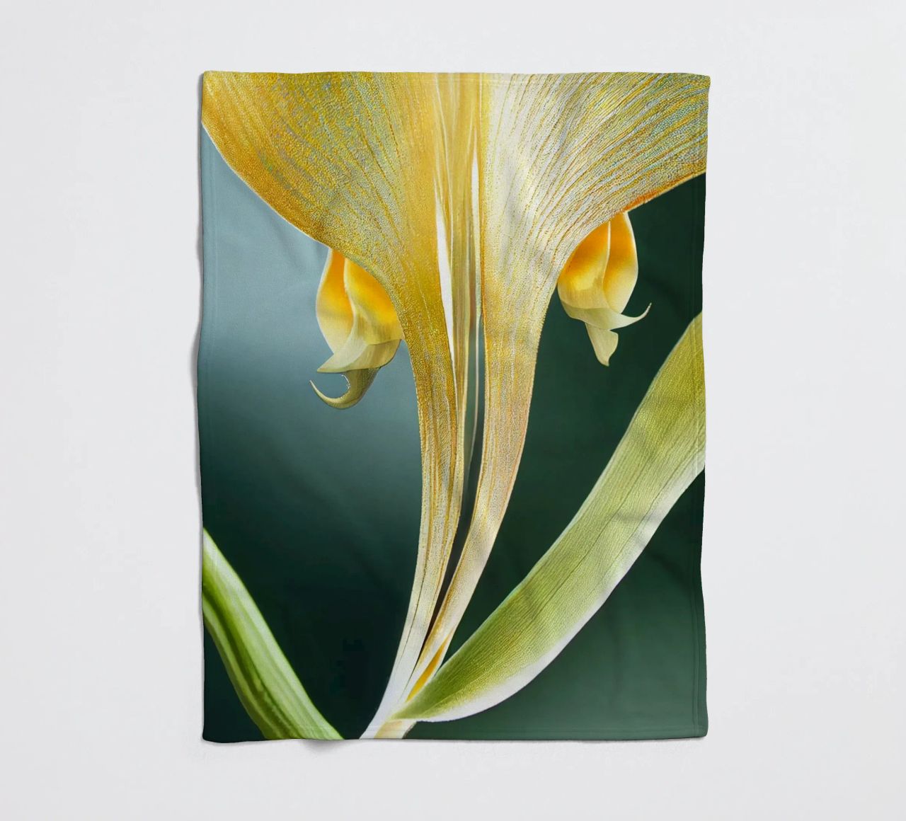 Macro fiore di orchidea coda di volpe coperta in pile da Bold Blooms