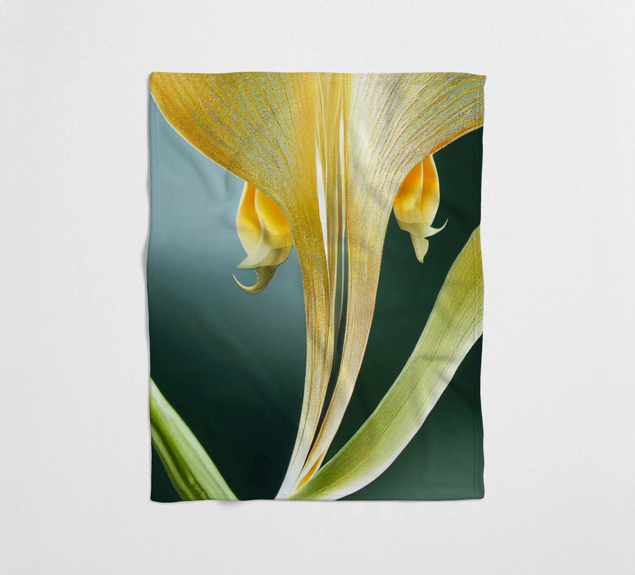 Macro fiore di orchidea coda di volpe coperta in pile da Bold Blooms