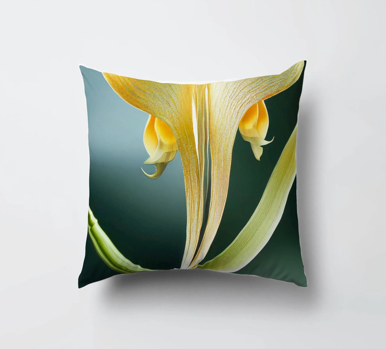 Macro fiore di orchidea coda di volpe cuscino da Bold Blooms
