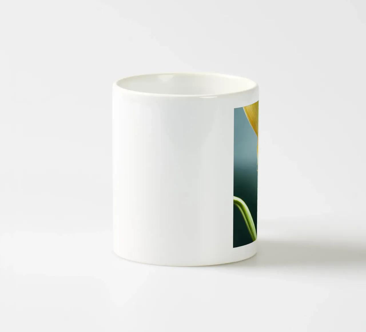 Makro Fuchsschwanz Orchidee Blume Keramik Tasse von Bold Blooms