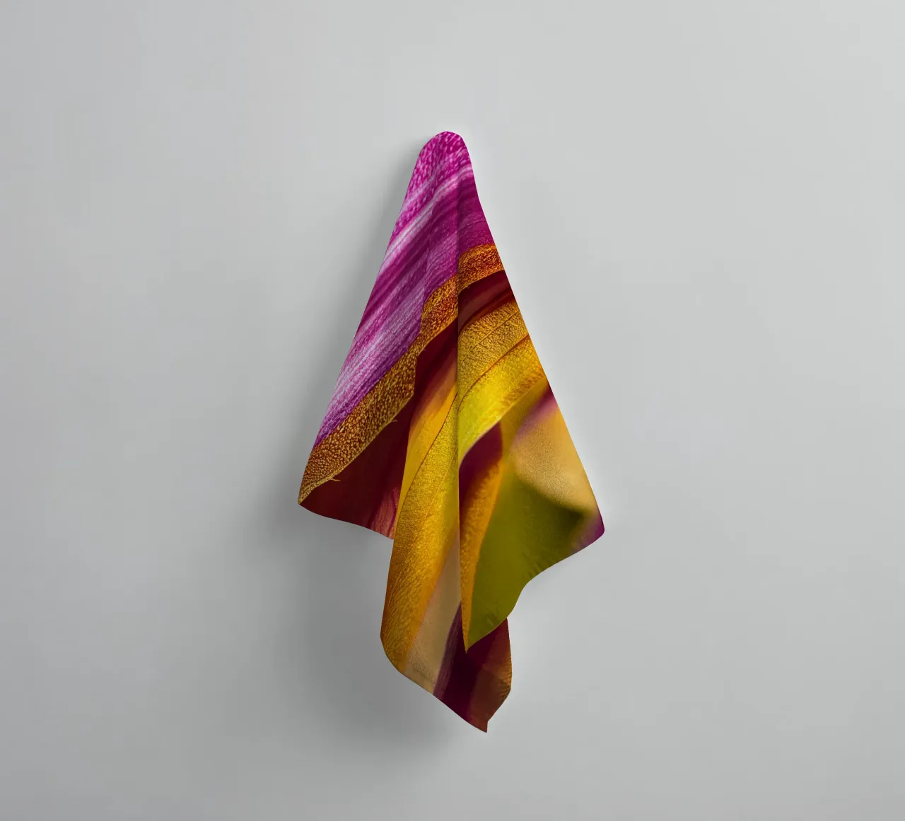 Macro leliebloem badhanddoek van Bold Blooms