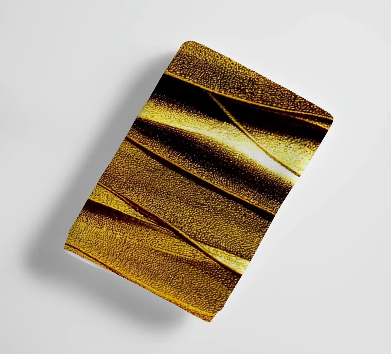 Macro Gouden Frangipanibloem badhanddoek van Bold Blooms