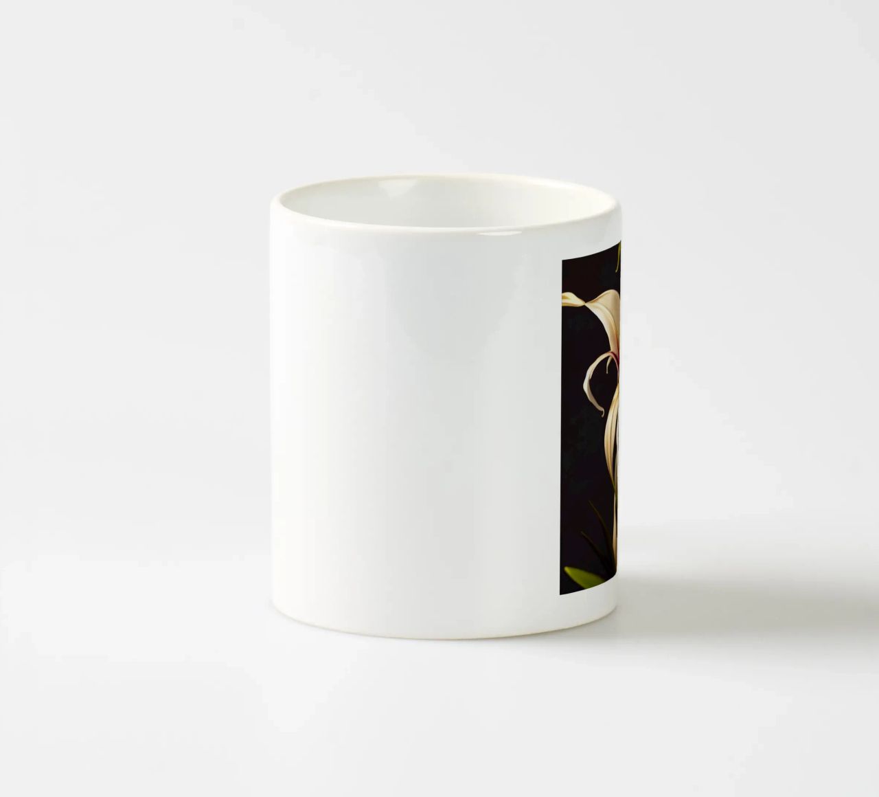 Macro Grande fiore di giglio crinum tazza in ceramica da Bold Blooms