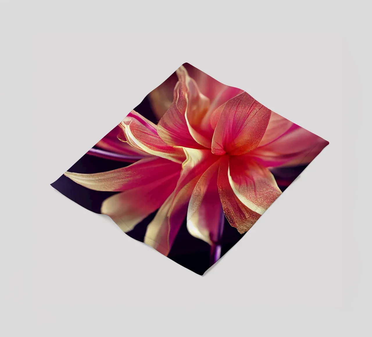Macro fiore di agrifoglio coperta in pile da Bold Blooms