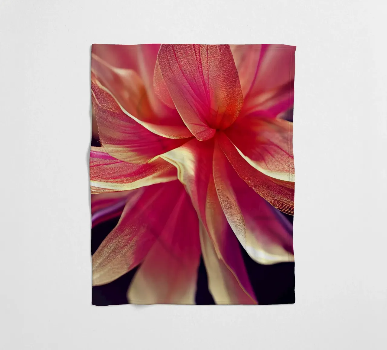 Macro fiore di agrifoglio coperta in pile da Bold Blooms