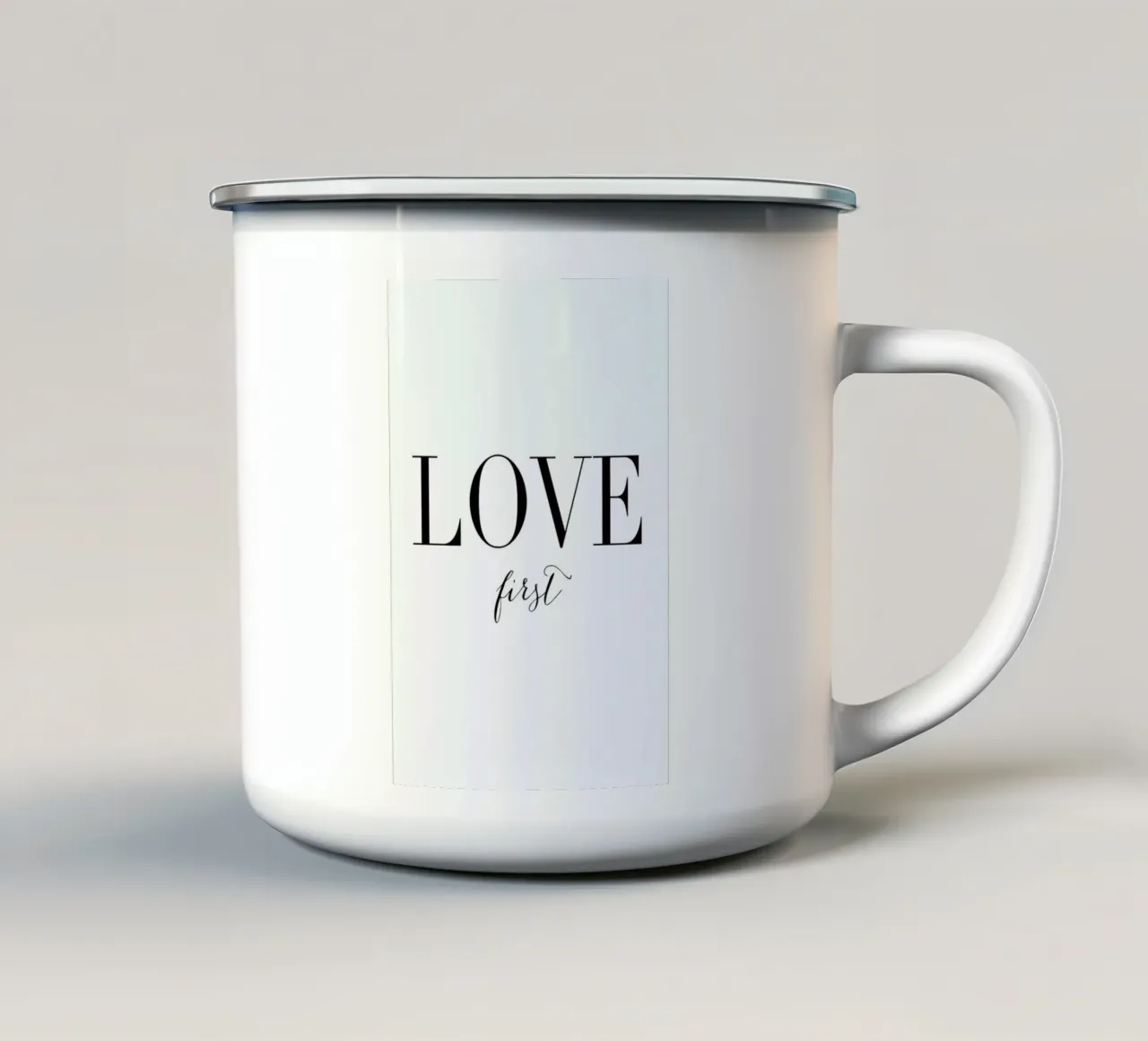 Love First tazza in smalto da Amy & Kurt