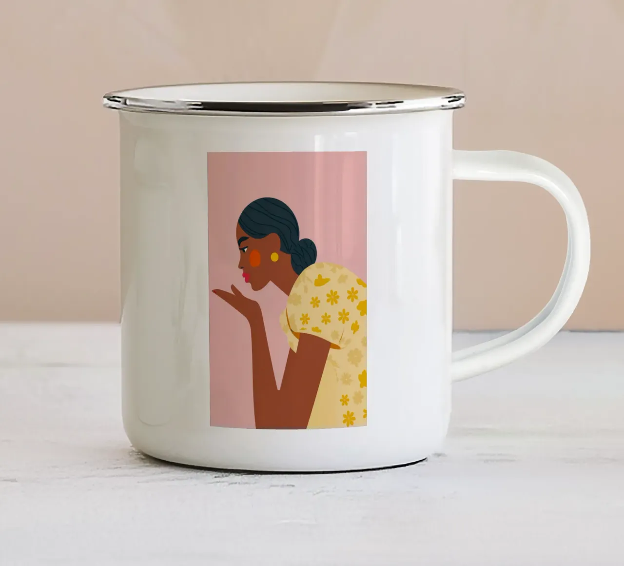 Soffiare un bacio tazza in smalto da Emery Kate