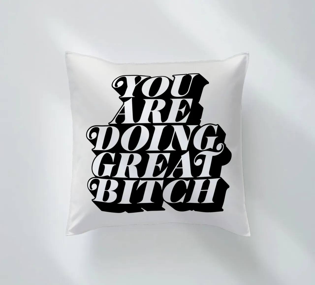 You Are Doing Great Bitch Tipografia di design cuscino da THE MOTIVATED TYPE