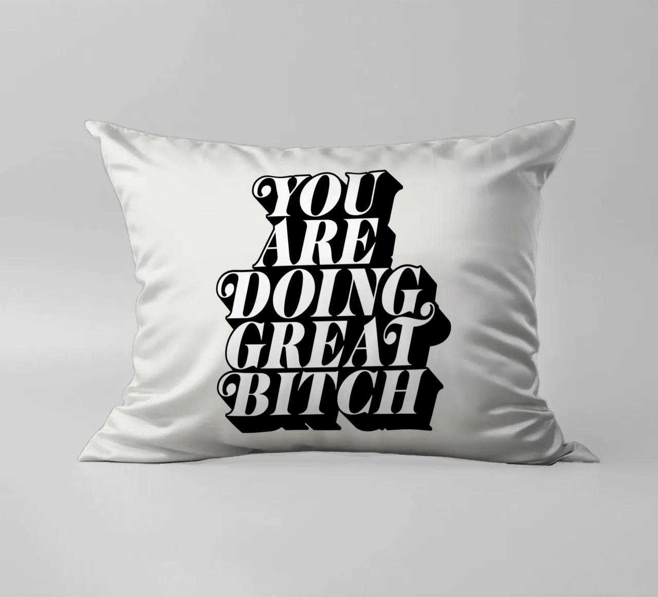 You Are Doing Great Bitch Tipografia di design cuscino da THE MOTIVATED TYPE