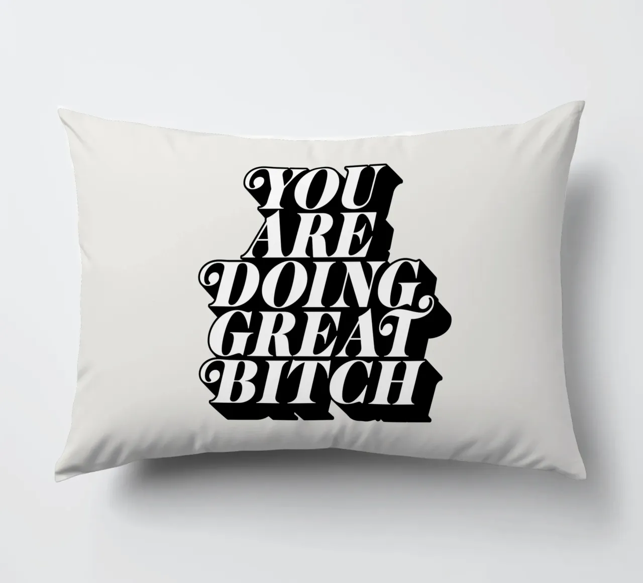 You Are Doing Great Bitch Tipografia di design cuscino da THE MOTIVATED TYPE