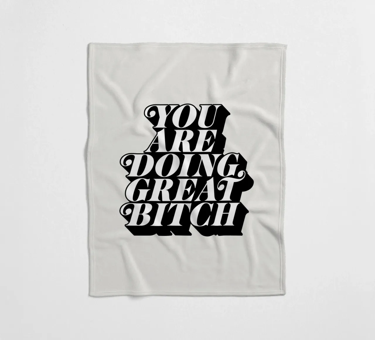 You Are Doing Great Bitch Tipografia di design coperta in pile da THE MOTIVATED TYPE