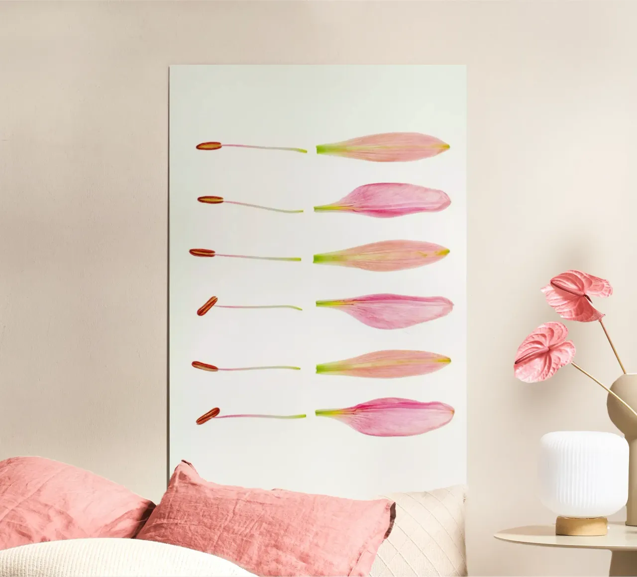 Lilly Petals poster con telaio in legno da Curious Collections by Marielle Leenders