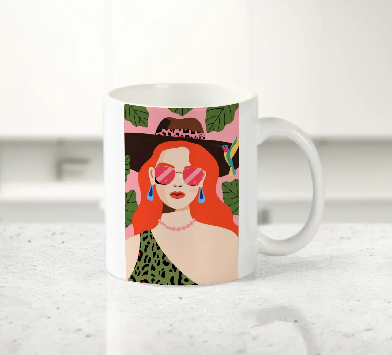 La signora del cappello leopardato tazza in ceramica da Emery Kate