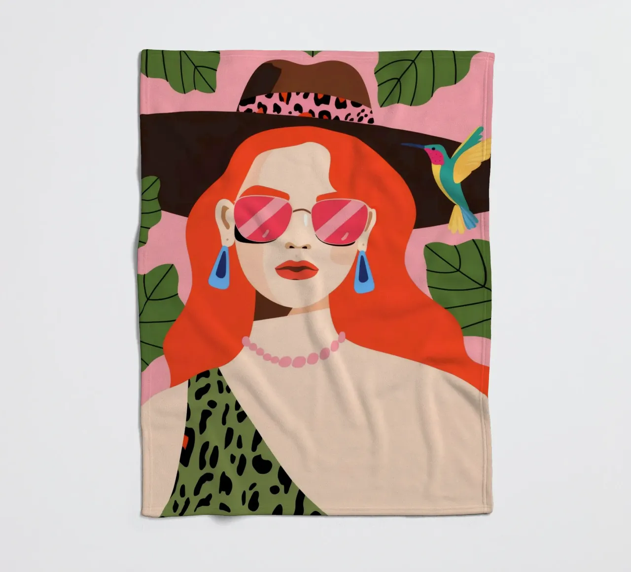 La signora del cappello leopardato coperta in pile da Emery Kate