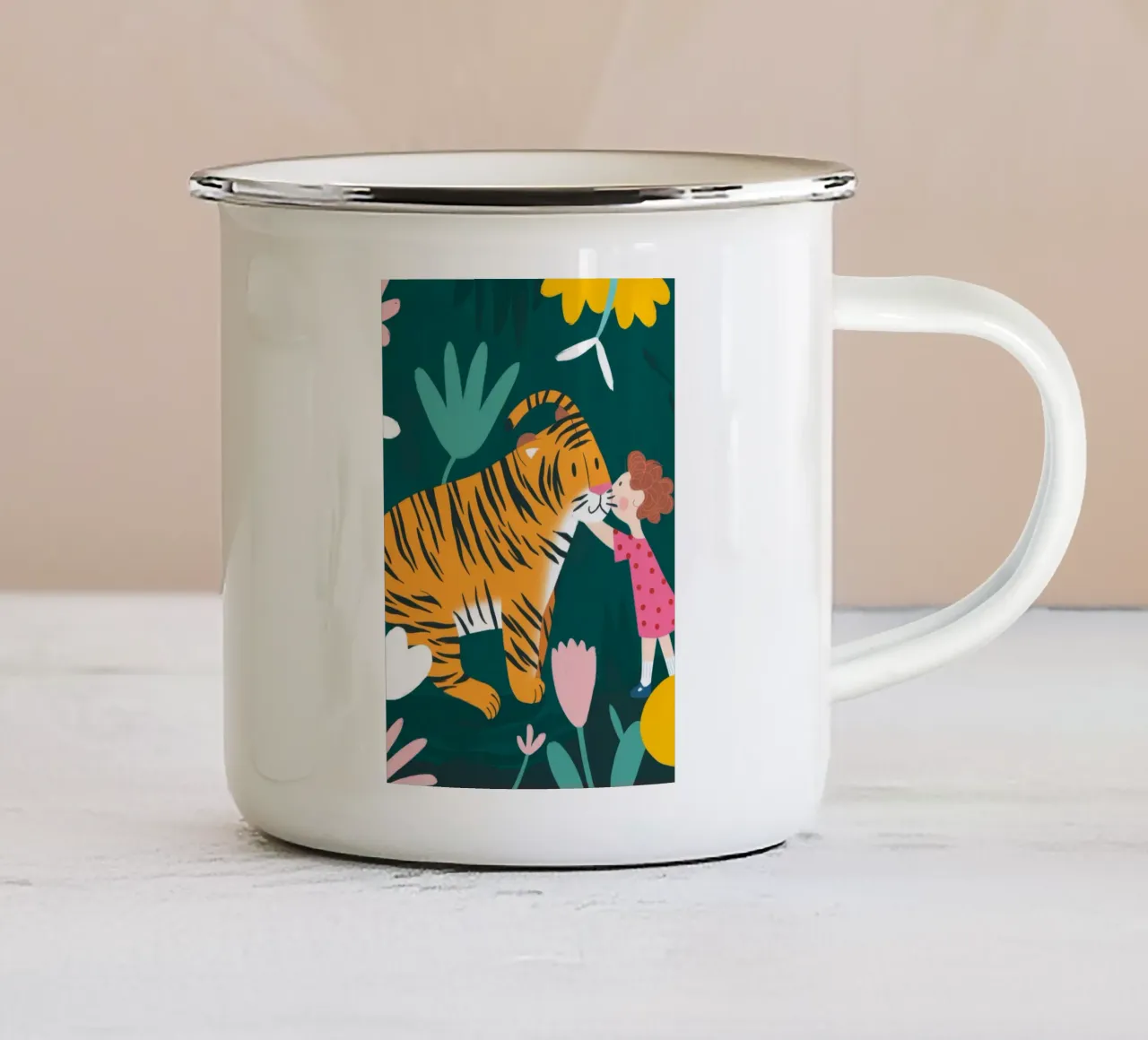 La tigre e la ragazza tazza in smalto da Emery Kate