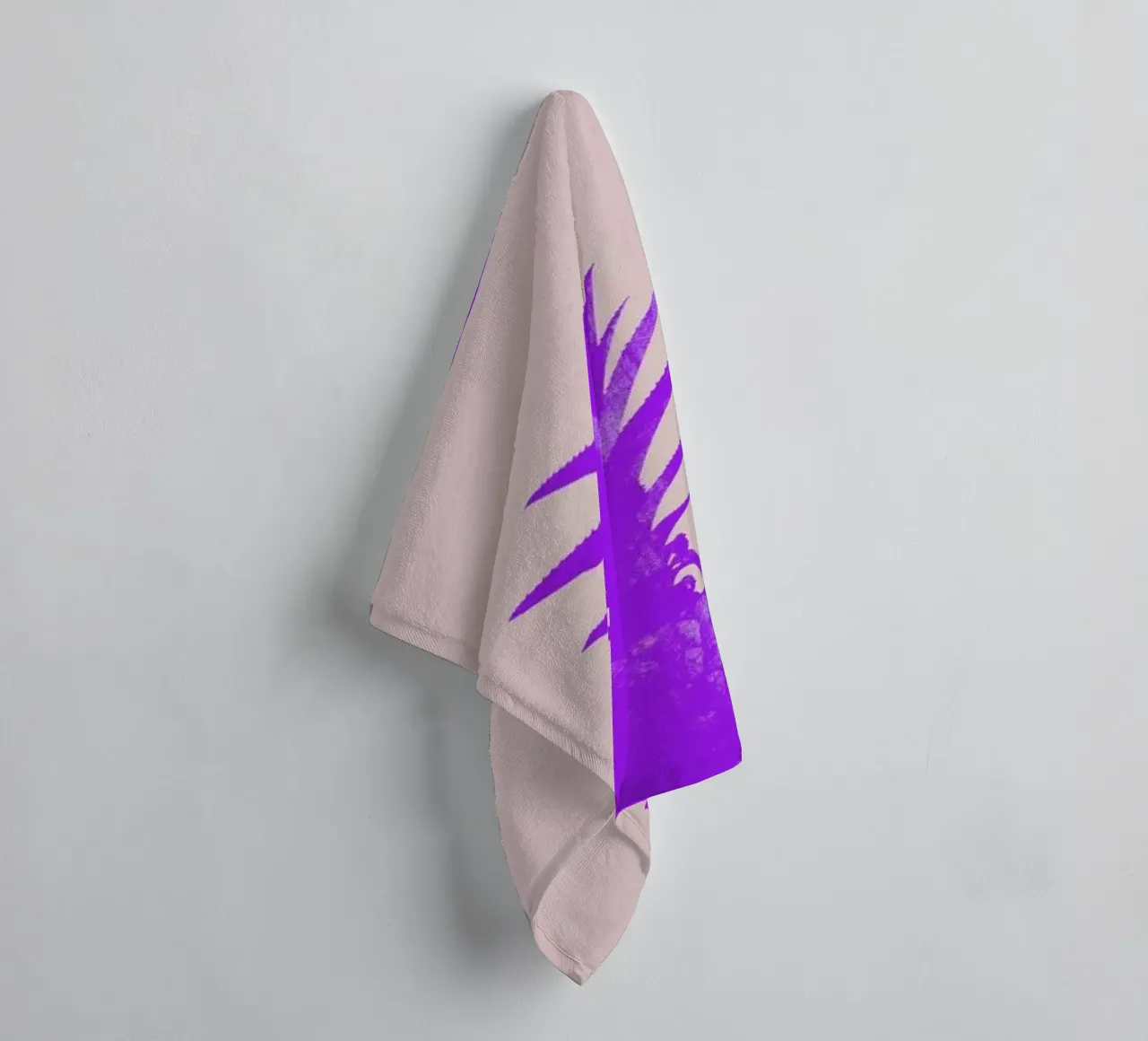 Pineapple Heaven towel by STUDIO LEEMO