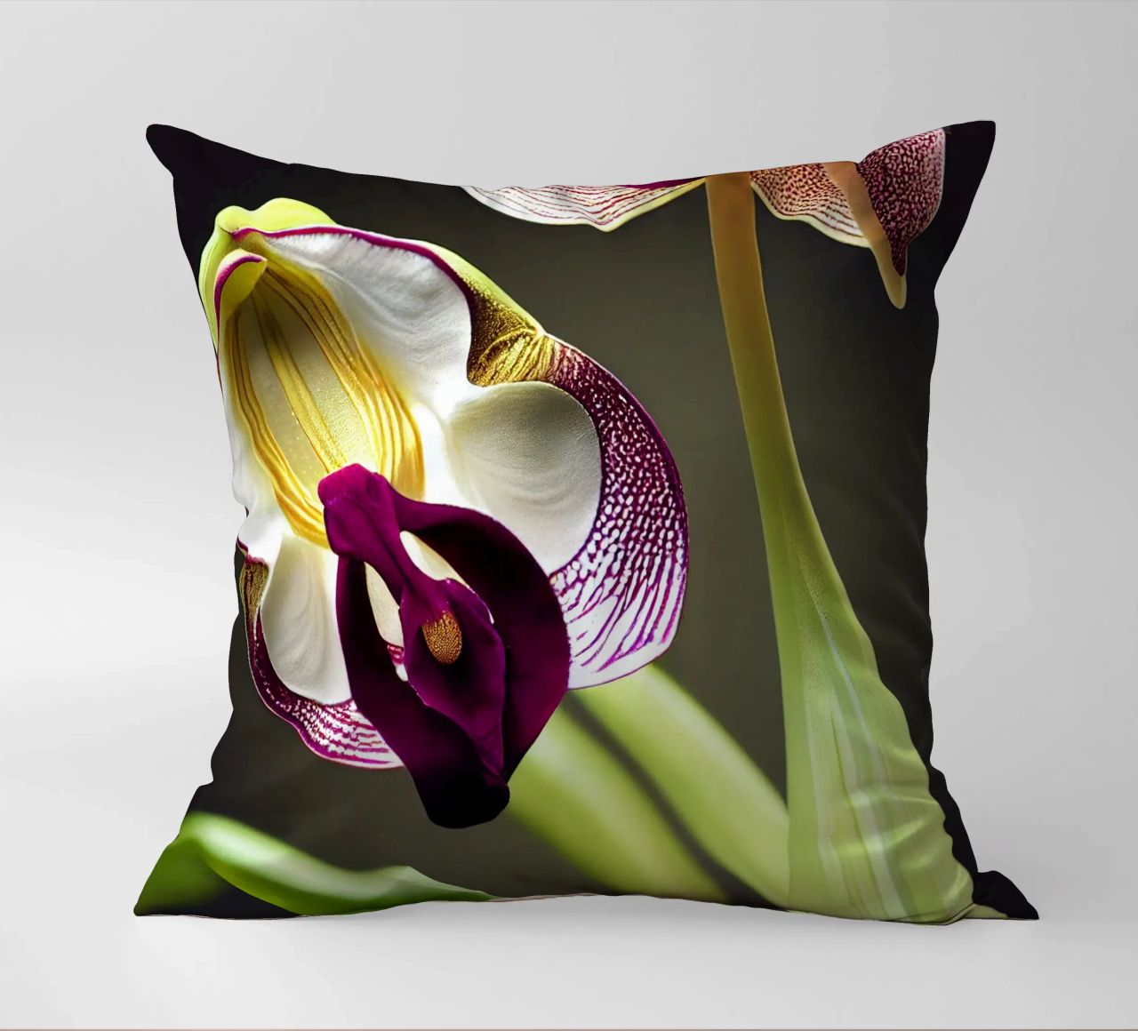 Macro fiore di orchidea Ladys Slipper cuscino da Bold Blooms