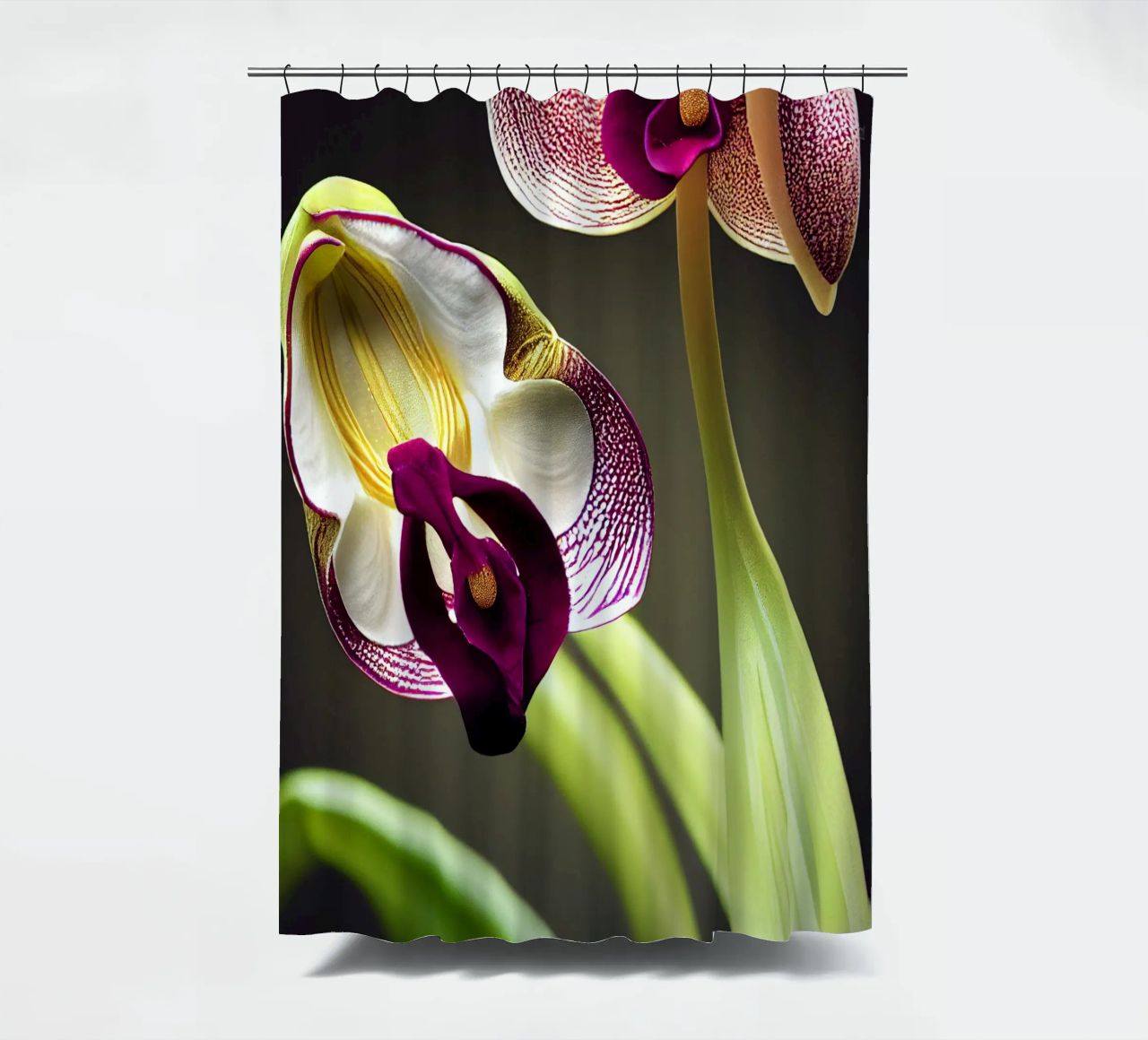 Macro fiore di orchidea Ladys Slipper tenda da doccia da Bold Blooms