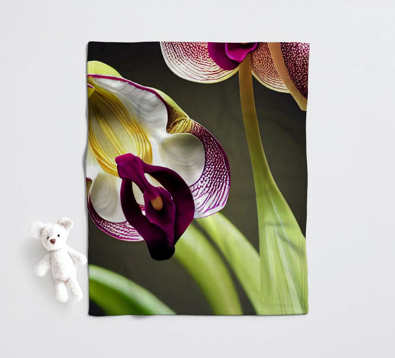 Macro fiore di orchidea Ladys Slipper coperta in pile da Bold Blooms