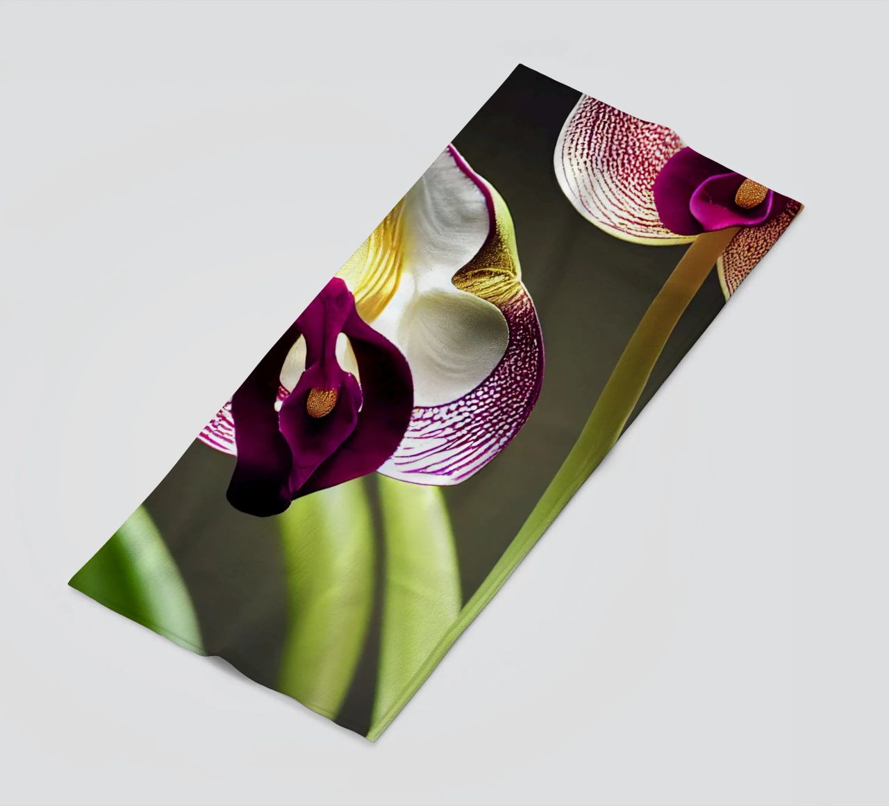 Macro fiore di orchidea Ladys Slipper telo mare da Bold Blooms