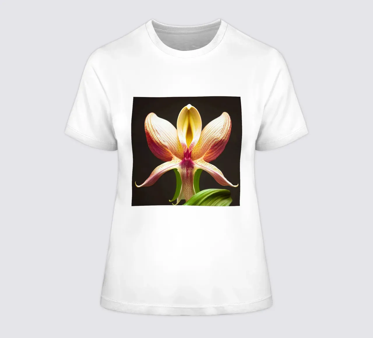 Macro fiore di orchidea Ladys Slipper t-shirt da donna da Bold Blooms