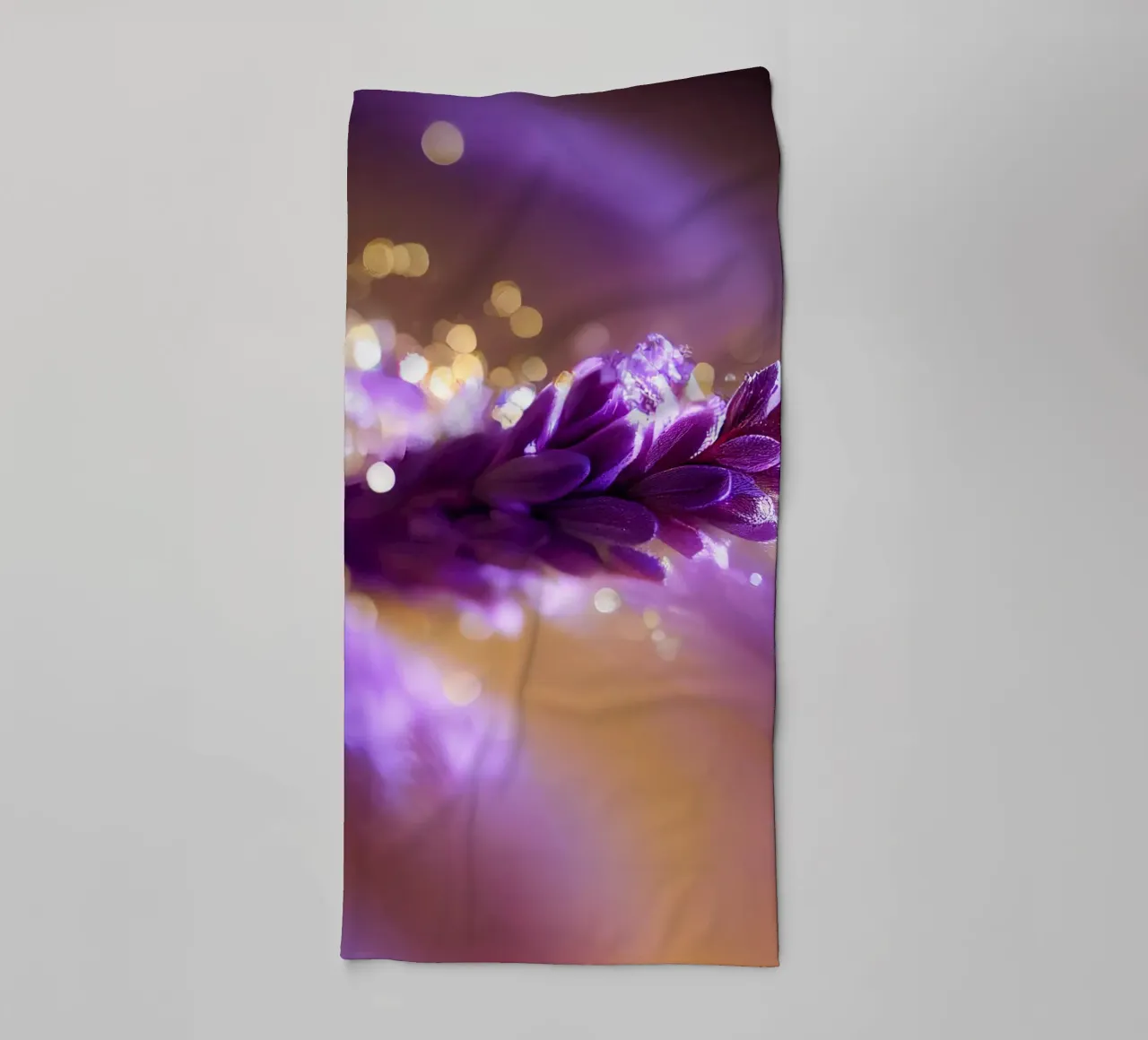 Macro fiore di lavanda asciugamano da bagno da Bold Blooms