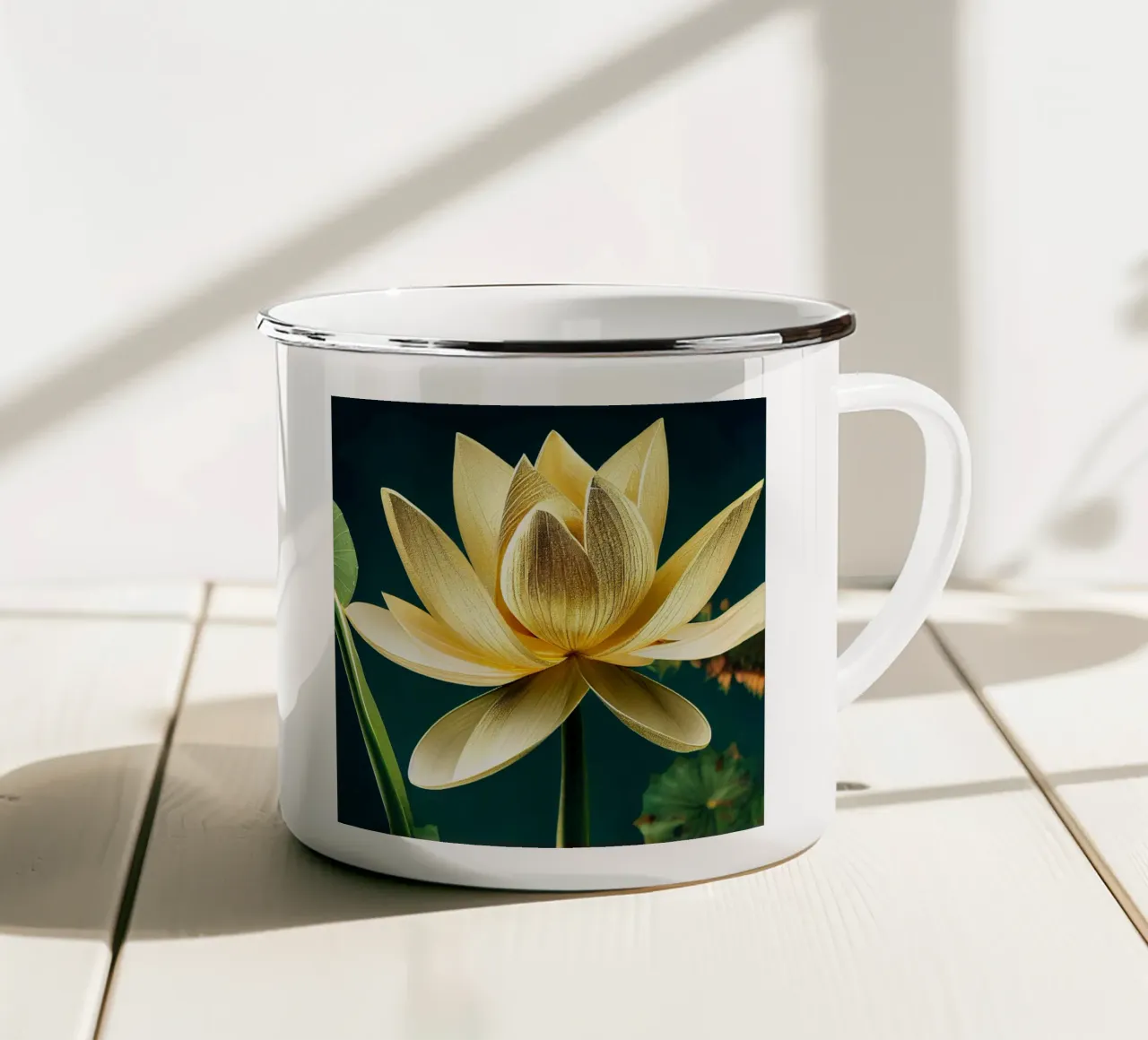 Macro fiore di loto tazza in smalto da Bold Blooms