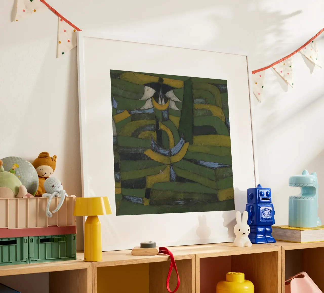 Paul Klee - Fiore bianco in giardino poster con telaio in legno da Timeless Artworks