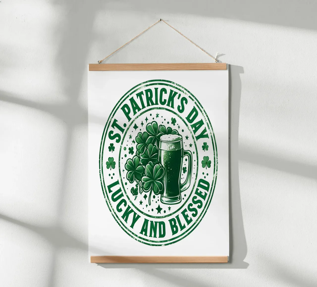 Il giorno di San Patrizio fortunato e benedetto poster con telaio in plastica da RETRO VINTAGE EDITION