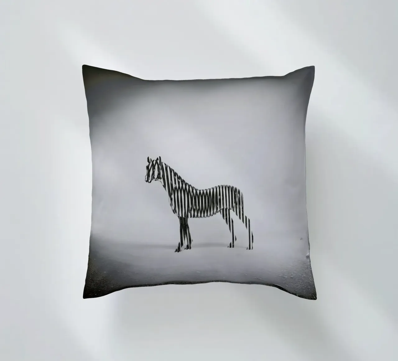Zebra Mist cuscino da Eugene Soloviev