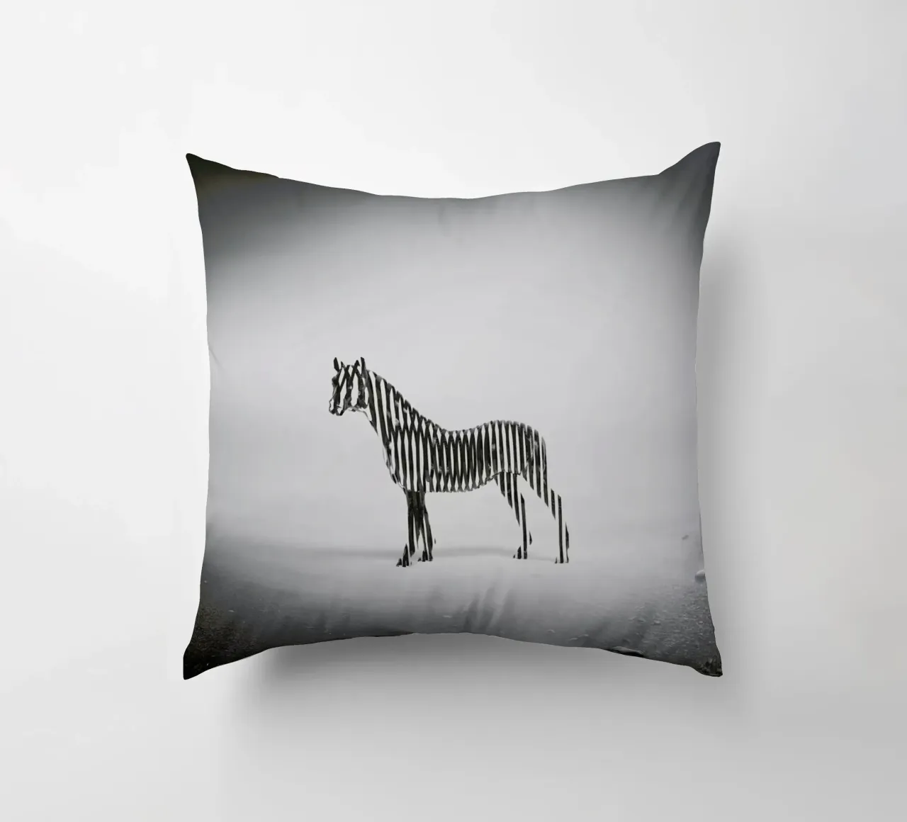Zebra Mist cuscino da Eugene Soloviev