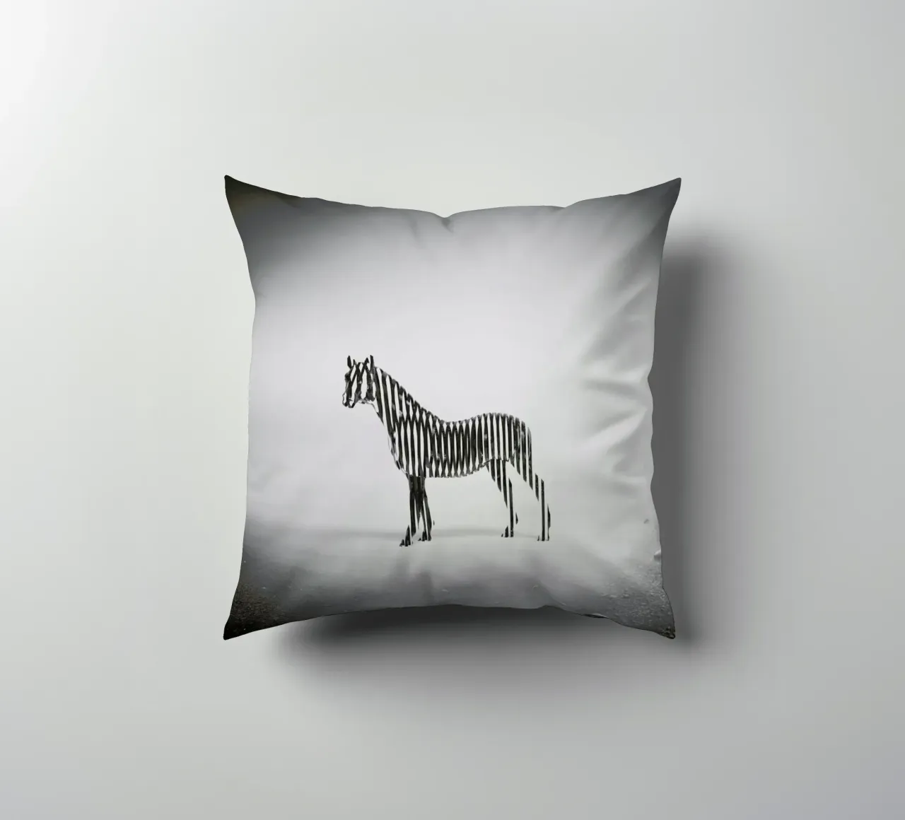 Zebra Mist cuscino da Eugene Soloviev