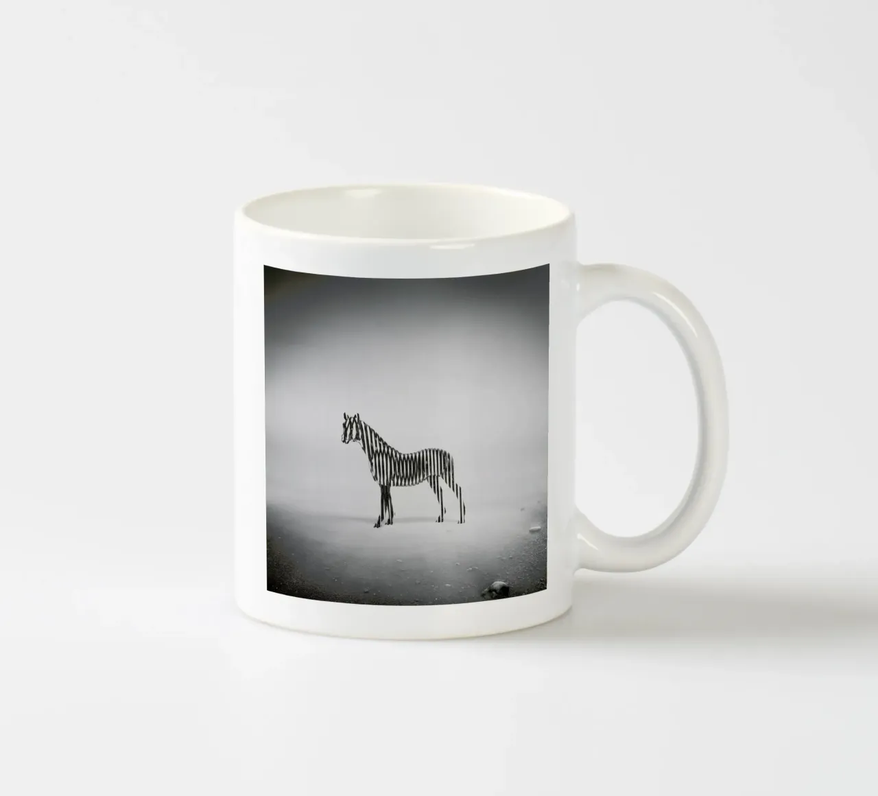 Zebra Mist tazza in ceramica da Eugene Soloviev