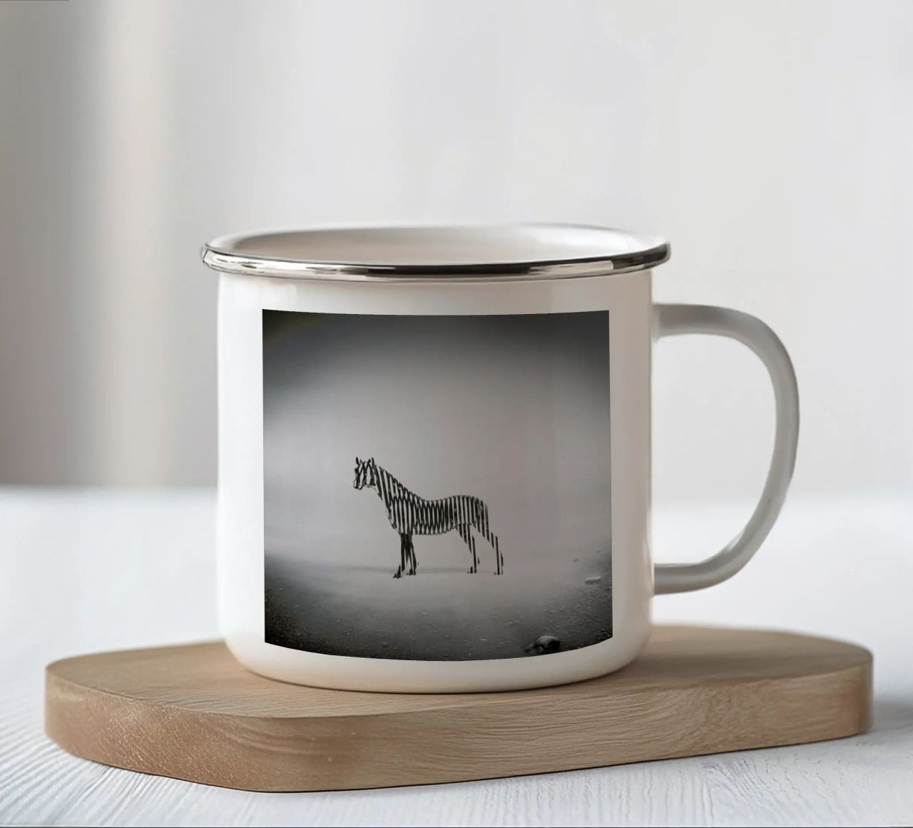 Zebra Mist tazza in smalto da Eugene Soloviev