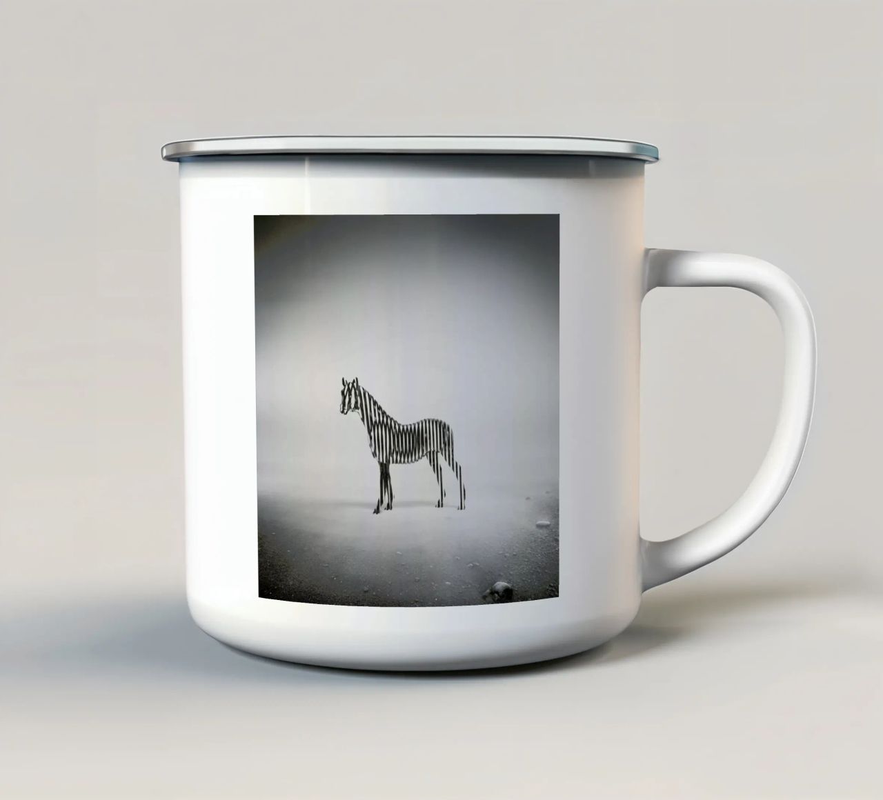 Zebra Mist tazza in smalto da Eugene Soloviev