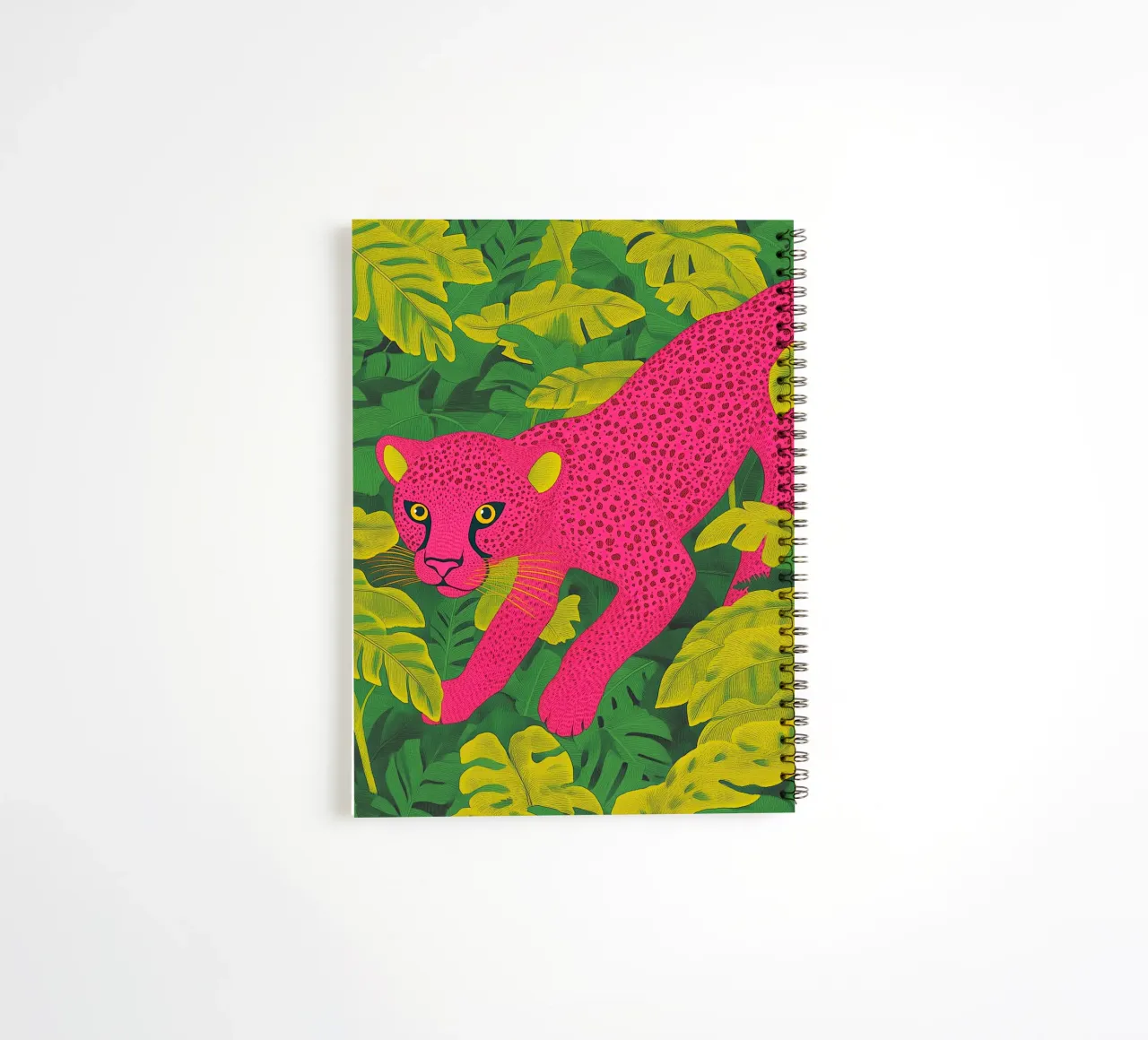 Ghepardo rosa in una foresta tropicale - Un elegante safari pop art diario ad anelli da Kaji