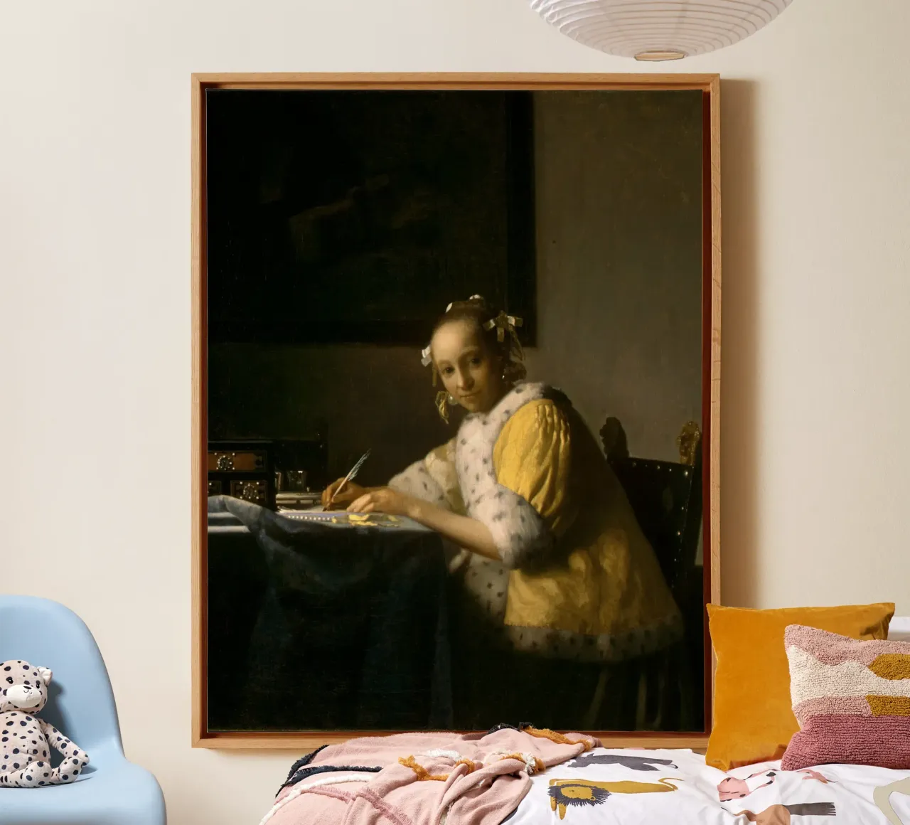 De briefschrijver in het geel - Tijdloze elegantie van Vermeer canvas met Baklijst van Little Art Histories