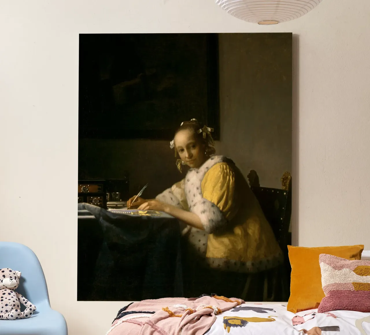 De briefschrijver in het geel - Tijdloze elegantie van Vermeer canvas met Baklijst van Little Art Histories