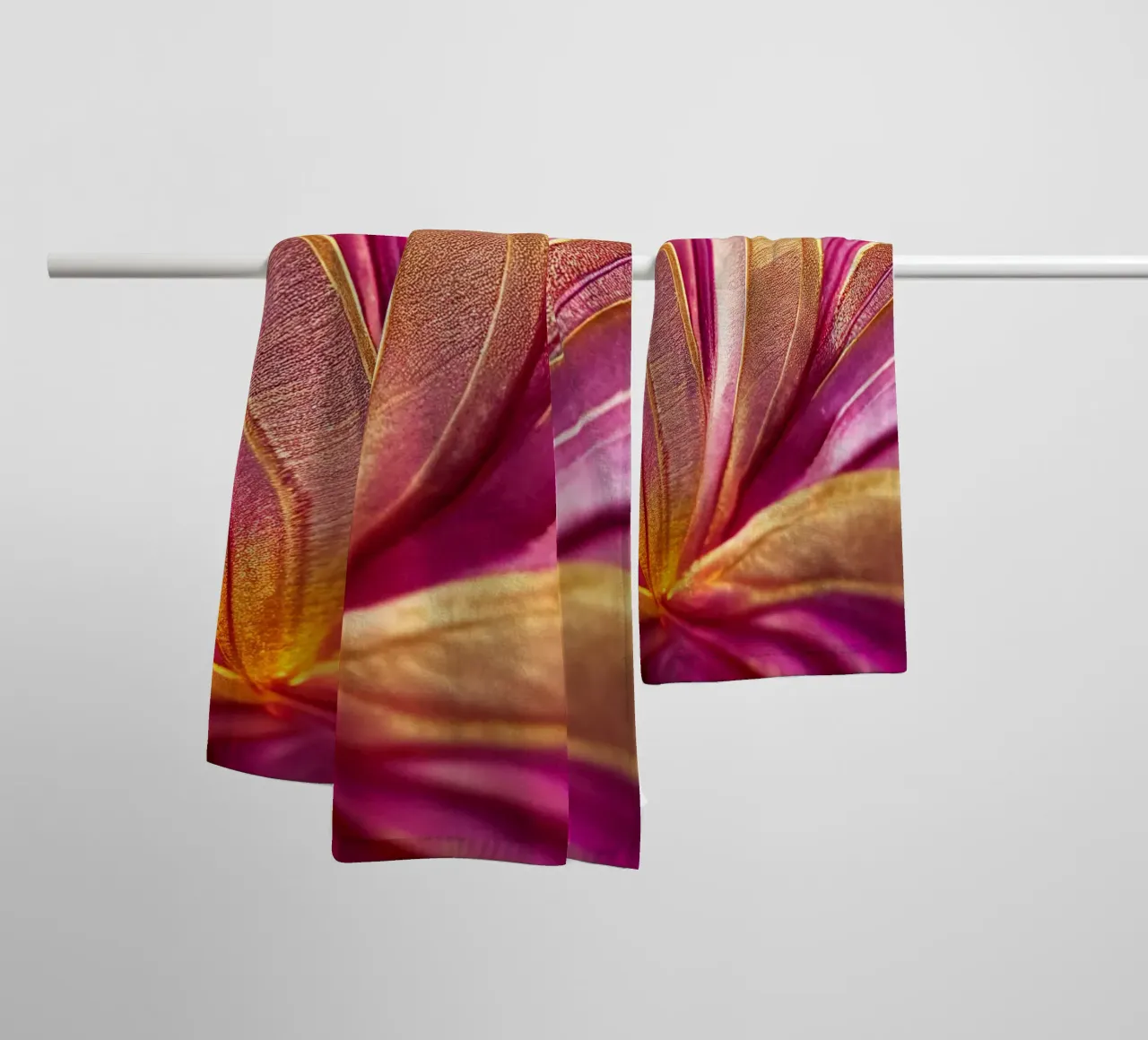 Macro fiore di Murraya asciugamano da bagno da Bold Blooms