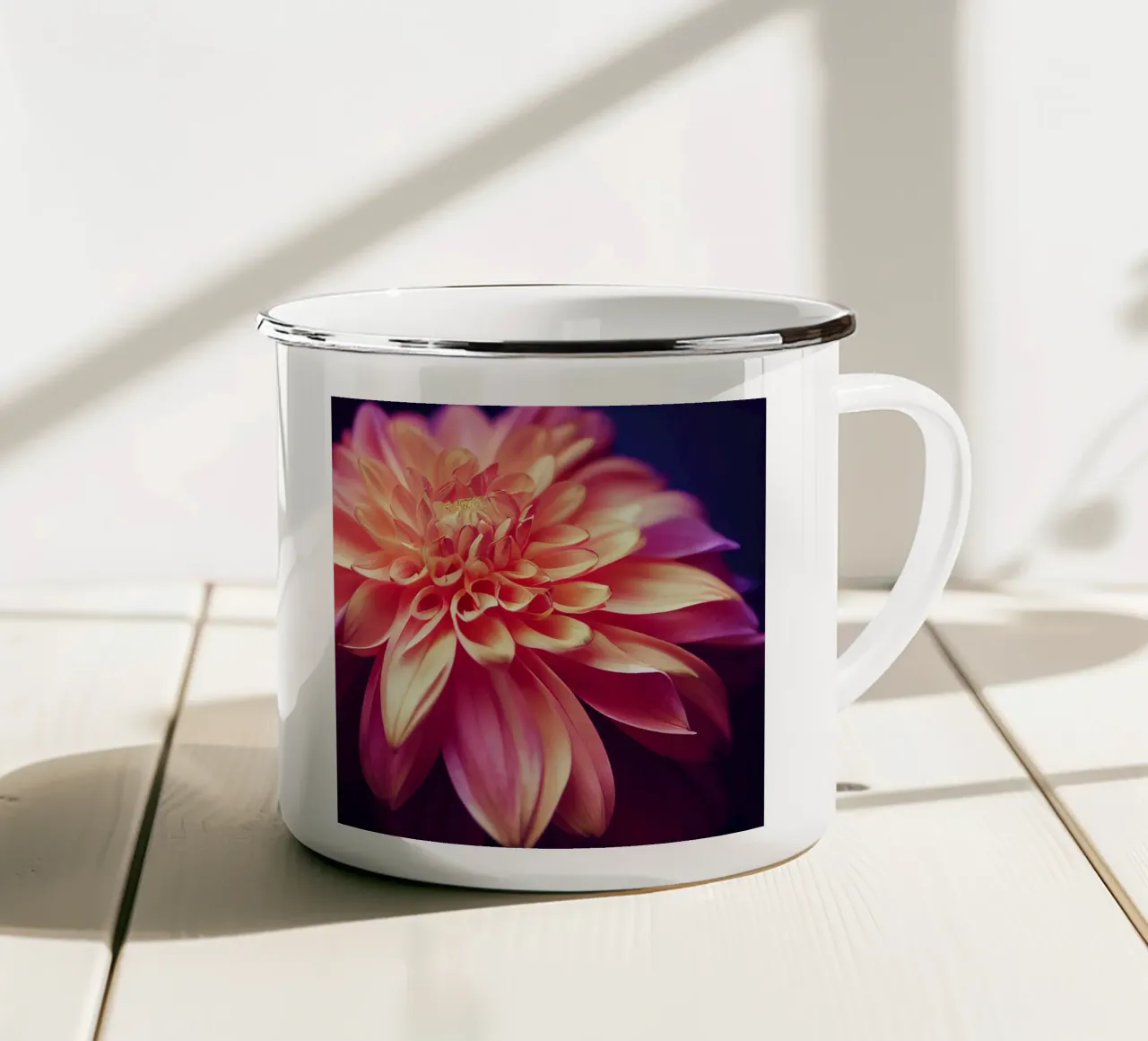 Macro Orange & Pink Dahlia Flower tazza in smalto da Bold Blooms