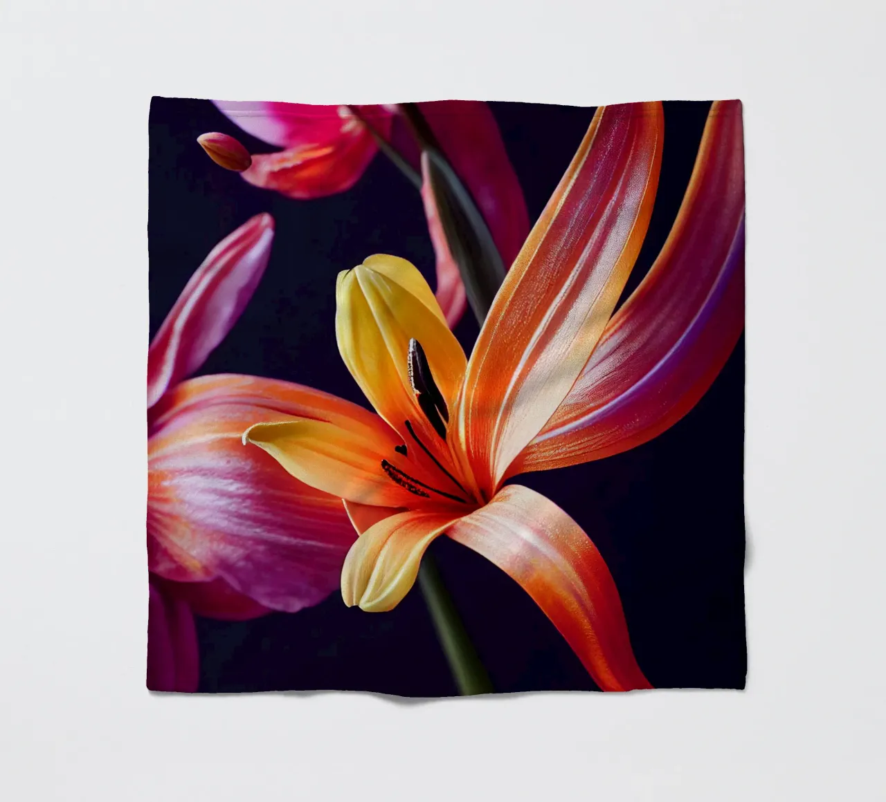 Macro fiore di giglio tigrato arancione coperta in pile da Bold Blooms