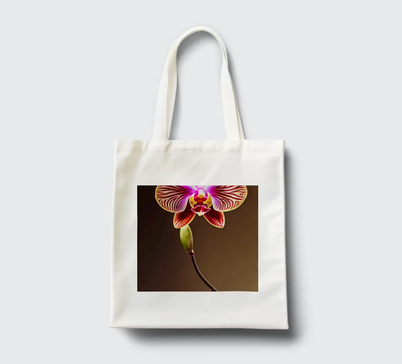 Macro fiore di orchidea borsa in juta da Bold Blooms