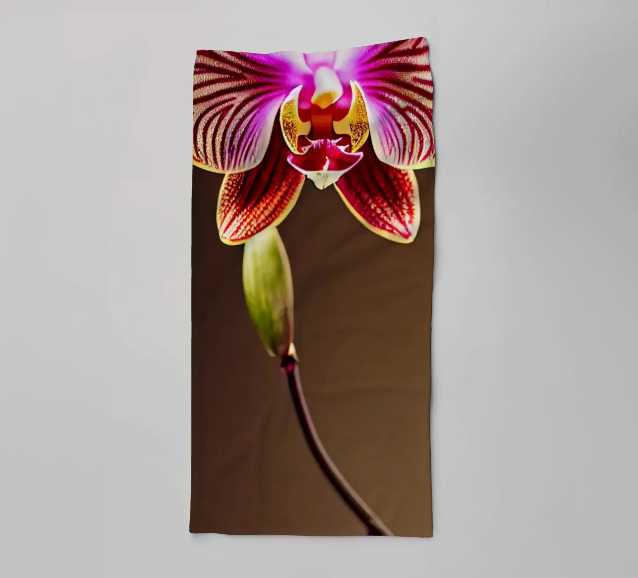 Macro orchidee bloem badhanddoek van Bold Blooms