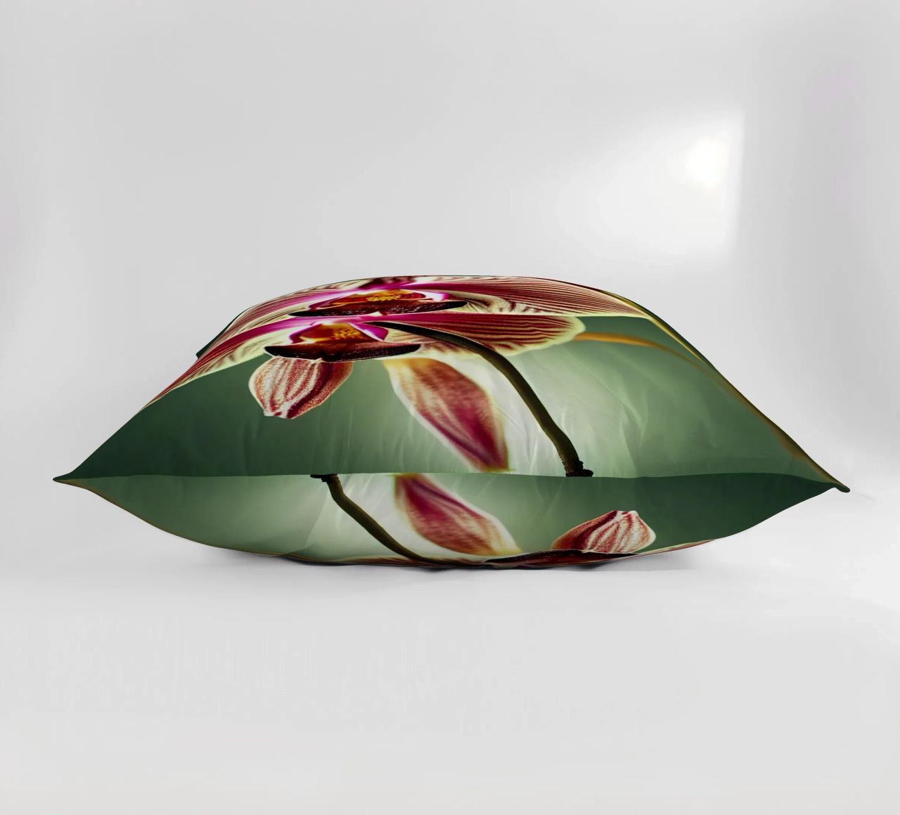 Macro fiore di orchidea cuscino da Bold Blooms