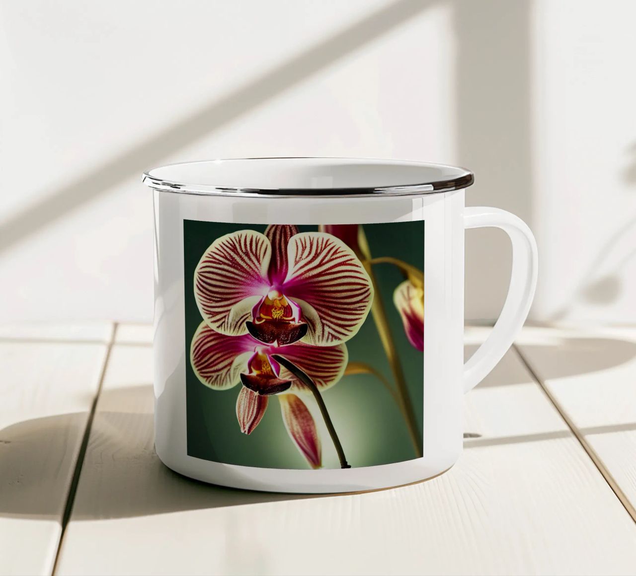 Macro fiore di orchidea tazza in smalto da Bold Blooms