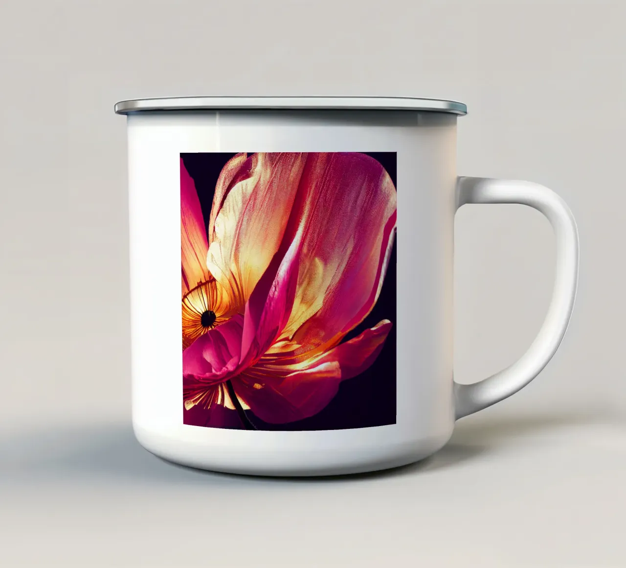 Macro fiore di papavero tazza in smalto da Bold Blooms