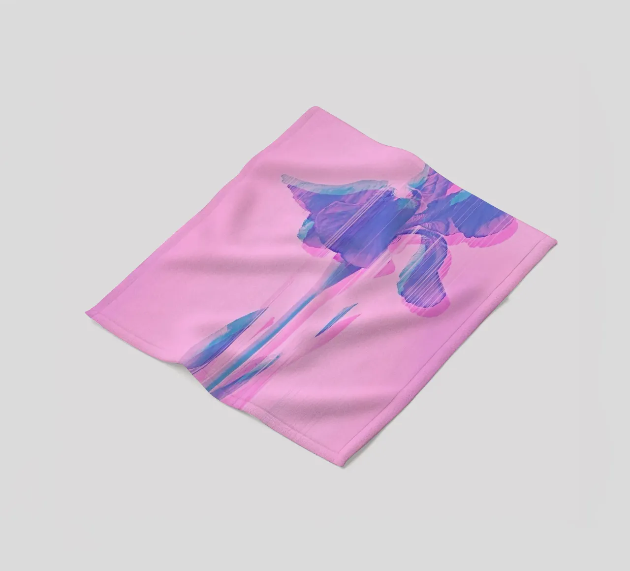 Glitcherd Iris on Pink coperta in pile da cafelab