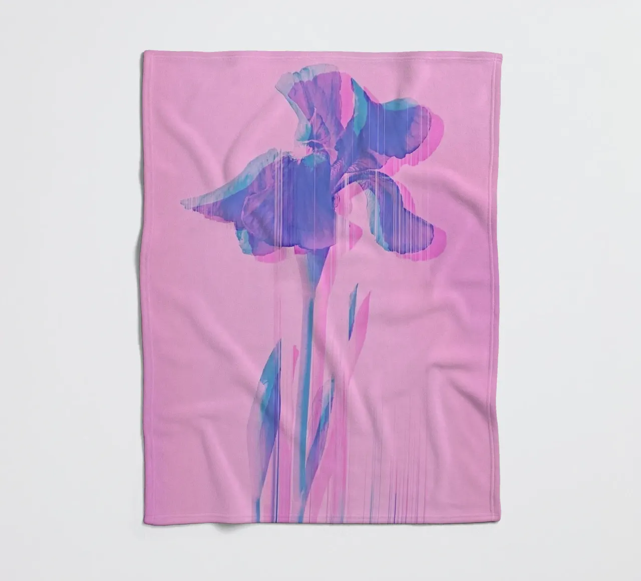 Glitcherd Iris on Pink coperta in pile da cafelab